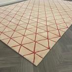 Leolux Girisha Red Vloerkleed - 200x300cm, Huis en Inrichting, Stoffering | Tapijten en Kleden, Ophalen of Verzenden, Zo goed als nieuw