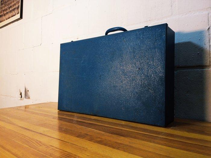 Kist - Vintage industriële stalen koffer - Staal - Militaire, Antiek en Kunst, Antiek | Wandborden en Tegels