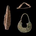 Oud-Romeins Groep van drie bronzen artefacten - pijlpunt,