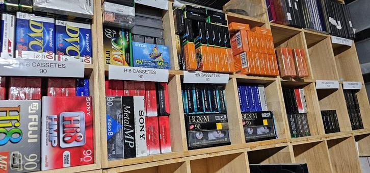 Nieuwe vintage cassettes te koop. Mini dv, 8mm, vhs, audio, Audio, Tv en Foto, Videocamera's Analoog