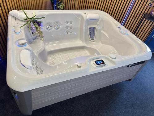 HotSpring Triumph NXT | Relaxation Spas, Tuin en Terras, Bubbelbaden en Hottubs, Vast, Gebruikt, Filter, Pomp, Ophalen of Verzenden