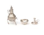 Een kavel van drie 2e gehalte zilveren miniaturen, 20e eeuw