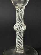 Wijnglas - Slingerglas - 18e Eeuw - Glas - Eén ‘Knoop’ in de, Antiek en Kunst