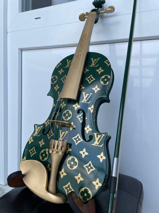 J.Reinhardt - Custom Louis Vuitton Violin - Emerald & Gold, Antiek en Kunst, Kunst | Designobjecten