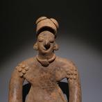 Colima, Westkust Mexico Terracotta Zittend figuur. 13 cm H.