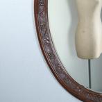 Grote ovale spiegel met breed facet en subtiel gestoken drui, Antiek en Kunst, Antiek | Spiegels, Ophalen of Verzenden