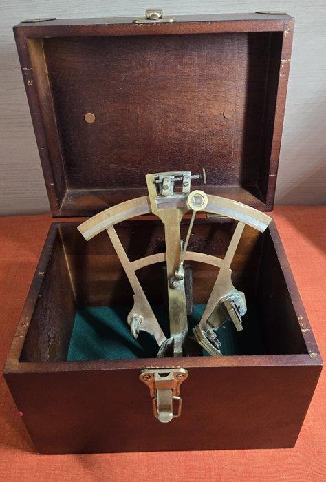 Vernier sextant - Messing, Glas - met houten doos, Antiek en Kunst, Curiosa en Brocante