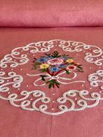 Linnen dekbed met handgeborduurde details voor dubbel bed. -