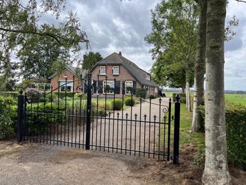 Poort 400 cm breed model als foto.   NU SLECHTS € 2650,00 beschikbaar voor biedingen