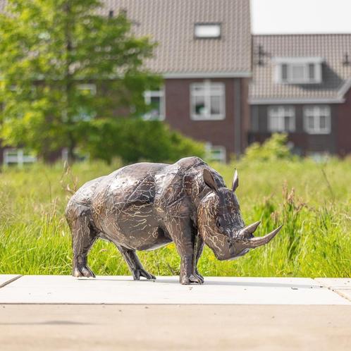 BIEDEN; grote neushoorn, Antiek en Kunst, Curiosa en Brocante, Ophalen