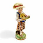 KPM - Beeldje - Young girl flower seller - Emaille,