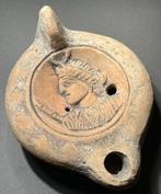 Oud-Romeins Terracotta Ondertekende olielamp met een buste