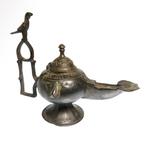 Seltsjoeken Brons Olielamp met vogelhandvat, Antiek en Kunst