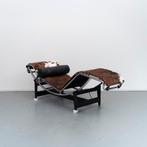 2x Cassina Le Corbusier LC4 Chaise Longue Ponyhuid Tricolor, Eenpersoons, Overige materialen, Nieuw, Ophalen of Verzenden