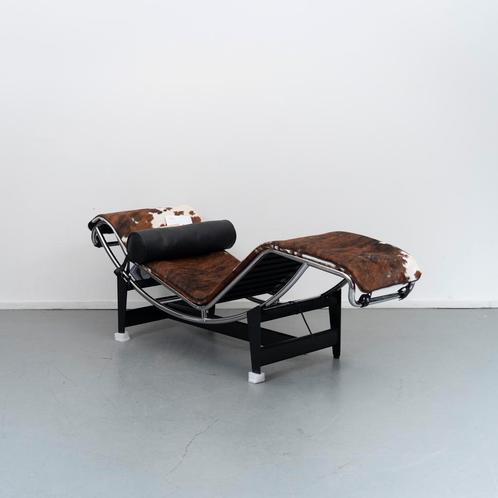 2x Cassina Le Corbusier LC4 Chaise Longue Ponyhuid Tricolor, Huis en Inrichting, Banken | Sofa's en Chaises Longues, Minder dan 150 cm