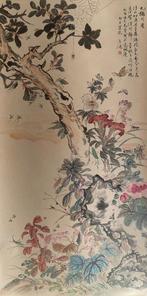 Inkt op papier, hangende rollen met een verticale as;