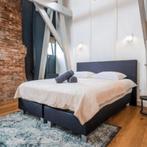 Gestoffeerde tweekamerwoning met balkon en parkeer..., Huizen en Kamers, 50 m² of meer, Overige regio's