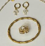 Religieuze set (kettinkje met hangers; armband; ring;