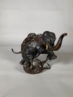 Elephant attaqué par deux tigres - sculptuur Brons - Japan -