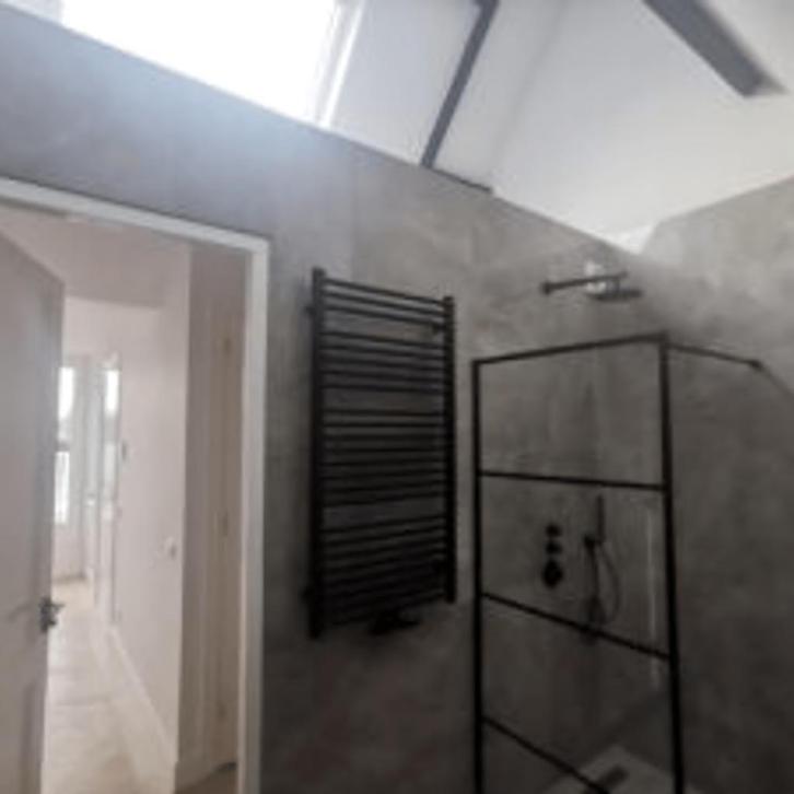 Gemeubileerd appartement met balkon in centrum, Huizen en Kamers, Huizen te huur, Direct bij eigenaar, Appartement