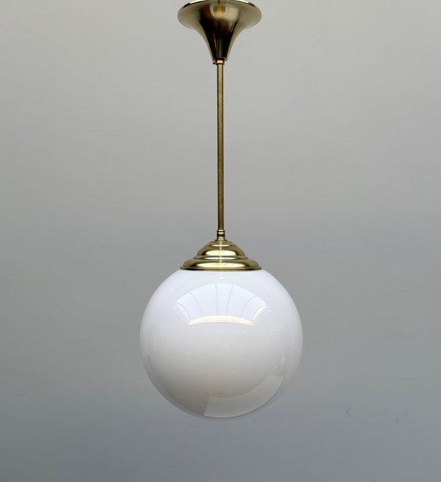 Plafondlamp - Opaline glas - Hanglamp van messing met een, Antiek en Kunst, Kunst | Designobjecten