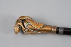 Zwarthouten wandelstok, knop met messing kikker, 20e eeuw