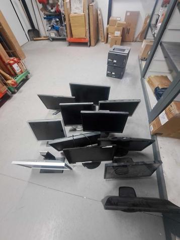 Monitoren €25 ps alle 12 voor €250 beschikbaar voor biedingen