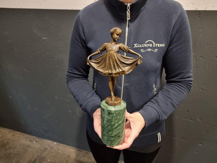 Beeld, Bronze: Girl with Dress - 31.5 cm - Brons, Marmer, Antiek en Kunst, Curiosa en Brocante
