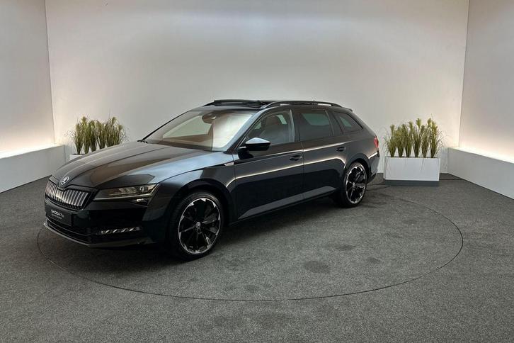 Zakelijke Lease |  Škoda Superb Combi 1.4 TSI 218pk DSG iV B, Auto's, Skoda, Lease, Zwart, Automaat, Stationwagon, Overige kleuren