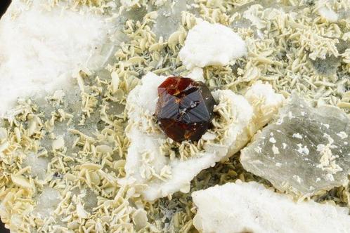 Oranje SPESSARTIET ROZENQUARTS met ROOKQUARTZ, FLUORIET en, Verzamelen, Mineralen en Fossielen