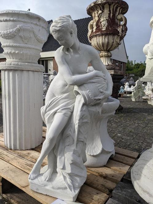 Waterornament vrouw met kruik, Tuin en Terras, Tuinbeelden