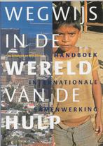 Wegwijs in de wereld van de hulp 9789068325782 L. Schulpen, Verzenden, Gelezen, L. Schulpen