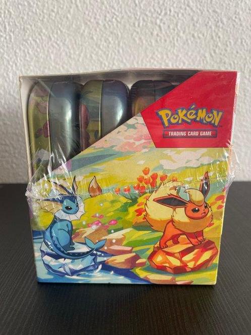 Pokémon - 1 Sealed box - Prismatic Evolution Tin display- 8, Hobby en Vrije tijd, Verzamelkaartspellen | Pokémon