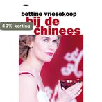 Bij de Chinees 9789060056257 Bettine Vriesekoop, Boeken, Verzenden, Gelezen, Bettine Vriesekoop