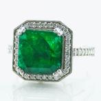 Ring Platina -  5.32 tw. Smaragd - Zambia - Diamant