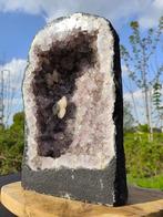 Grote amethist geode, uniek, een geologische pracht van de