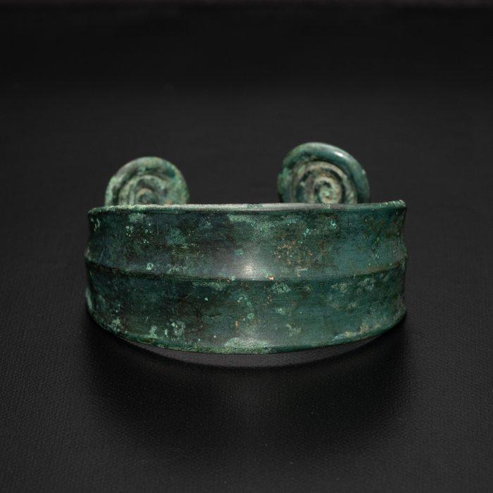 Keltisch Brons Celtic Bronze Bracelet with Spiral Terminals, Antiek en Kunst, Antiek | Overige Antiek