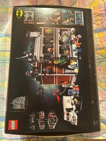 Lego Set - 76300 - Arkham Asylum beschikbaar voor biedingen