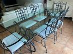 Eettafel (7) - Katoen - Een glazen en ijzeren eettafel en