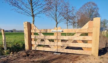 Robinia palen - schapenhek - hekwerk - Eiken poort - landhek beschikbaar voor biedingen