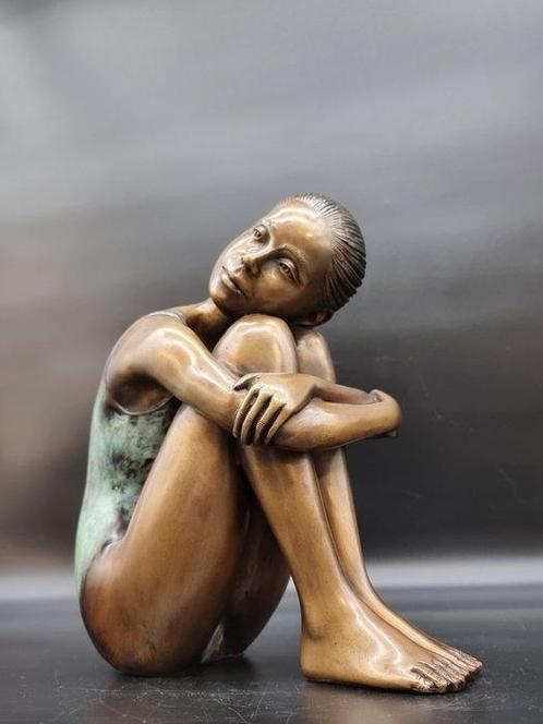 Beeld, Bronze Hand-crafted Girl - 26 cm - Brons, Antiek en Kunst, Kunst | Designobjecten