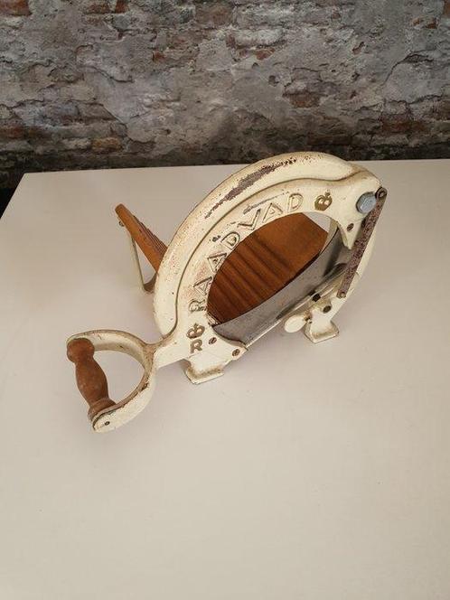 Raadvad - Broodsnijmachine - 294 - Hout, Staal, Antiek en Kunst, Antiek | Wandborden en Tegels