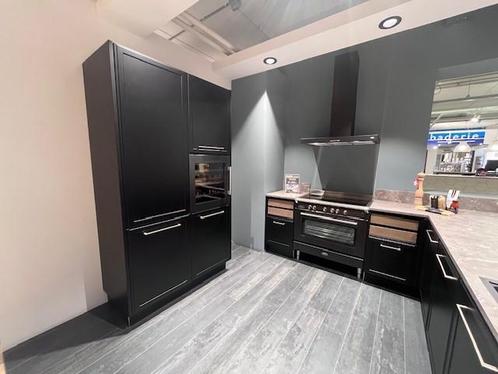 Nolte Showroom Keuken SALE–Torino Lack Zwart incl. Apparaten, Huis en Inrichting, Keuken | Complete keukens, Kunststof, Hoogglans of Gelakt