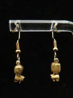 Oud-Egyptisch Oorringen gemaakt van glaskralen en het Gouden, Sieraden, Tassen en Uiterlijk, Antieke sieraden