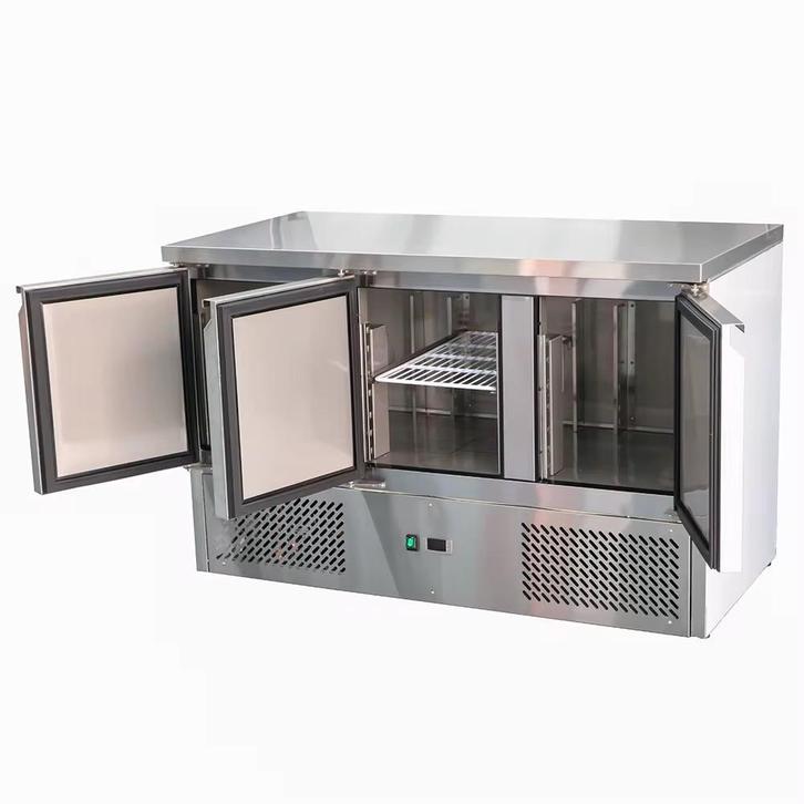 KOELWERKBANK 3 DEUREN GN 1/1 1368x700x876 Gratis levering, Zakelijke goederen, Horeca | Keukenapparatuur, Nieuw in verpakking