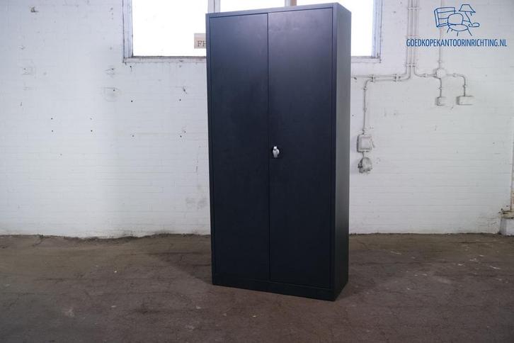 Klapdeurkast | Tweedehands | Zwart | 4 legborden | HK304, Huis en Inrichting, Kasten | Overige, Gebruikt, Verzenden
