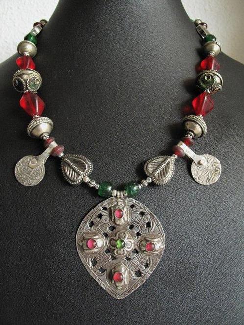 Zilver, Glazen kralen - Halsketting - Marokko, Antiek en Kunst, Kunst | Niet-Westerse kunst