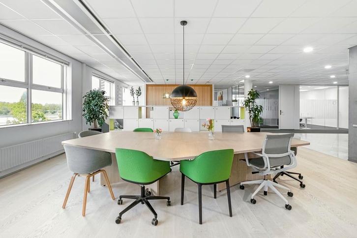 Werkplek-membership in Regus Pettelaarpark, Zakelijke goederen, Bedrijfs Onroerend goed