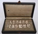 Tafelservies - Zilveren tafelcijfers, één tot en met twaalf,, Antiek en Kunst