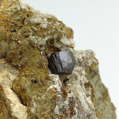 ANATASIO TRONCATO helder, perfect kristal en natuurlijk, Verzamelen, Mineralen en Fossielen